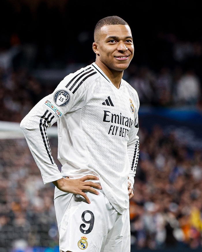 [游泳]张雨霏轻松晋级女子100蝶泳决赛