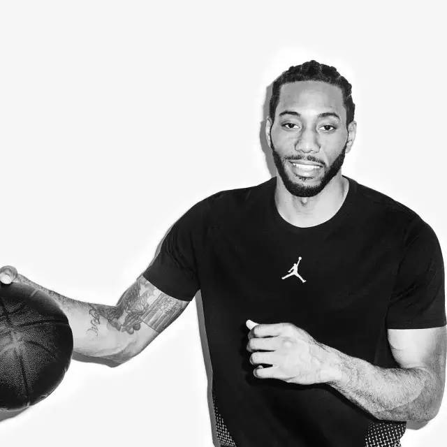 狼记：爱德华兹在末节告诉教练组，他不想按常规轮换下场休息