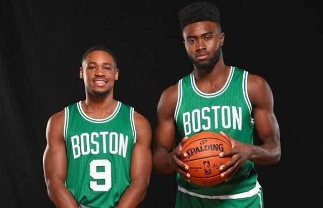 ＂小高加油！加强防守和三分，提高自身能力和积极性，争取越大越好，希望2月份世界杯预选赛打日本能锁死对方后卫[赞]