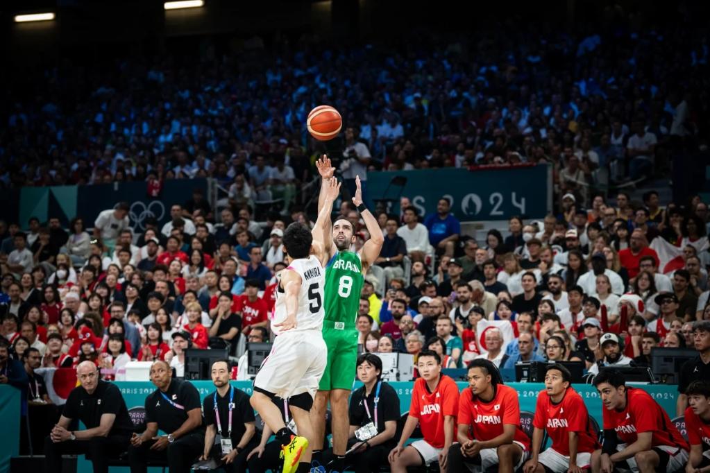 欧冠今夜观赛指南：枪手迎战强敌拜仁，皇马客场出征盼洗颓