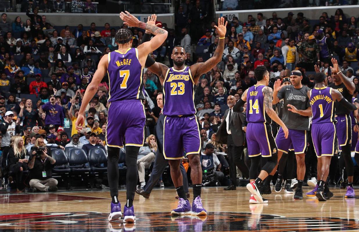 足球战术板：四种常见变化