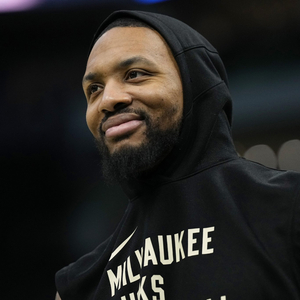 世体：奥尔莫左肩脱臼恢复良好，预计伤缺一个月