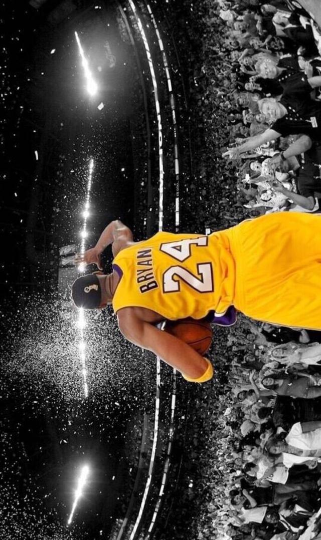 官方：瓦尔迪新赛季将穿克雷莫内塞10号球衣