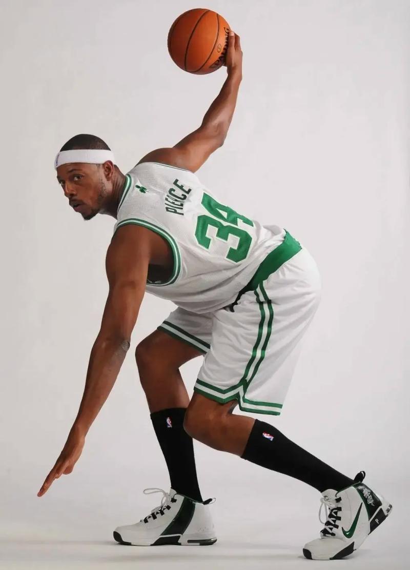 纽约大都会在 2022 年宣布退役基斯·赫南德兹的 17 号球衣，旨在向 86 年夺冠功臣致敬